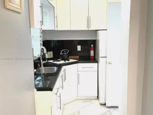 3-bedroom home for rent in Hallandale Beach -  - MondialRealty