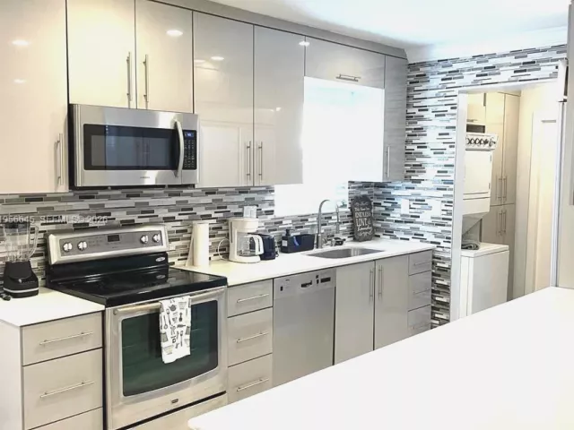 3-bedroom home for rent in Hallandale Beach -  - MondialRealty