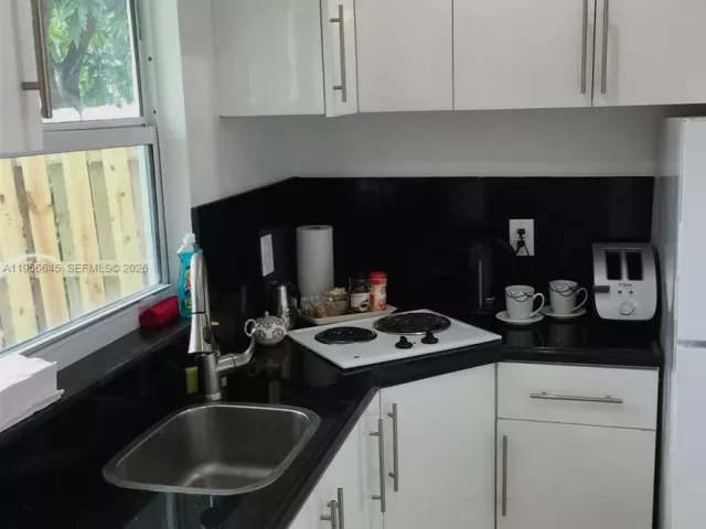 3-bedroom home for rent in Hallandale Beach -  - MondialRealty