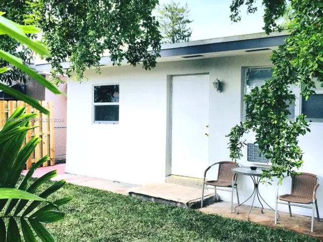 3-bedroom home for rent in Hallandale Beach -  - MondialRealty