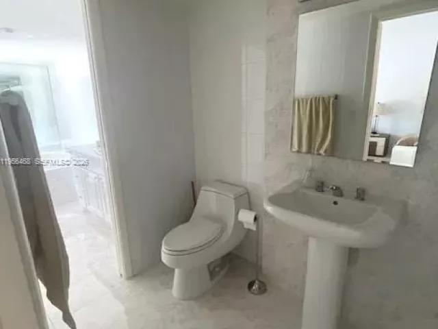 3-bedroom home for sale in Aventura - 20408 NE 34th Ct 21 - MondialRealty