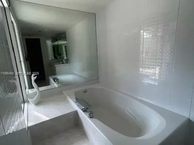 3-bedroom home for sale in Aventura - 20408 NE 34th Ct 21 - MondialRealty