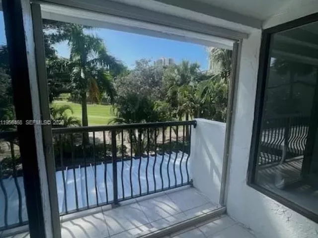 3-bedroom home for sale in Aventura - 20408 NE 34th Ct 21 - MondialRealty