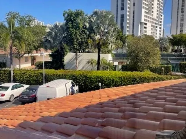 3-bedroom home for sale in Aventura - 20408 NE 34th Ct 21 - MondialRealty