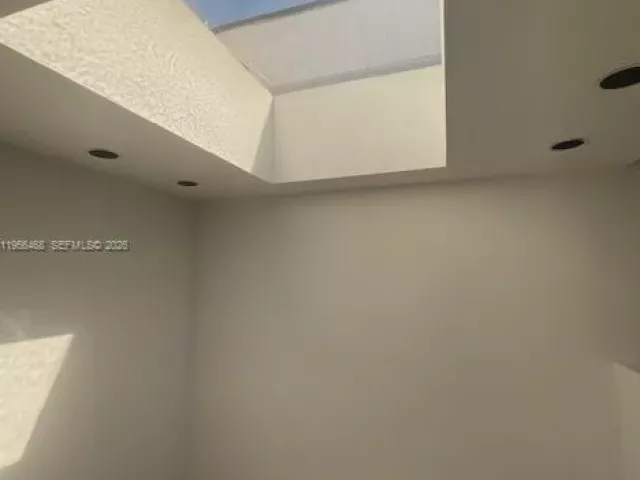 3-bedroom home for sale in Aventura - 20408 NE 34th Ct 21 - MondialRealty