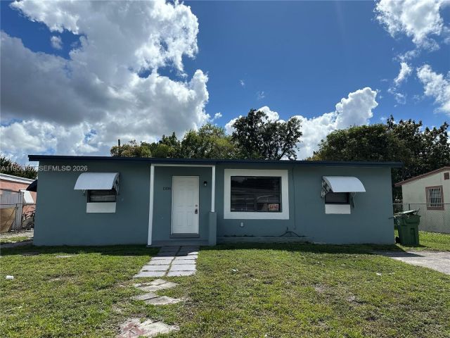 Home for rent at 1306 NW 11th Pl - photo 7462895