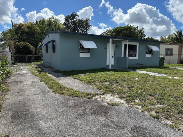 Home for rent at 1306 NW 11th Pl - photo 7462897