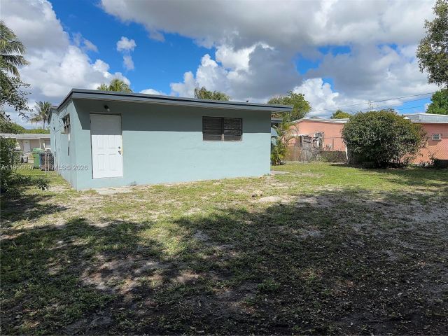 Home for rent at 1306 NW 11th Pl - photo 7462905