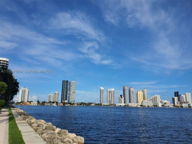 2-bedroom condo for sale in Aventura - 3600 Mystic Pointe Dr 913 - MondialRealty