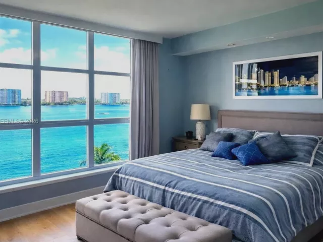 2-bedroom condo for sale in Aventura - 3600 Mystic Pointe Dr 913 - MondialRealty