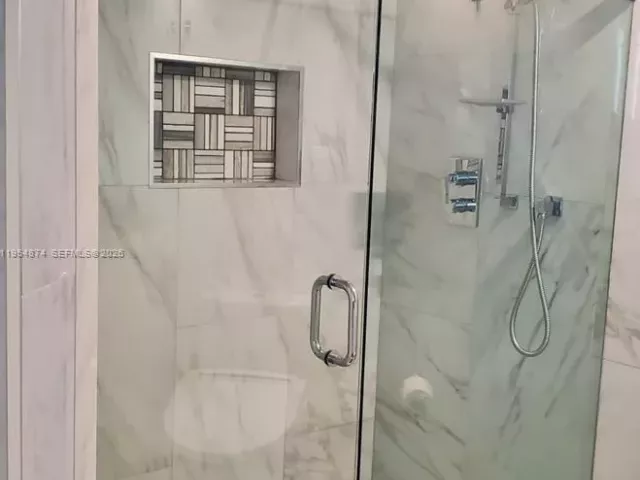 2-bedroom condo for sale in Aventura - 3600 Mystic Pointe Dr 913 - MondialRealty