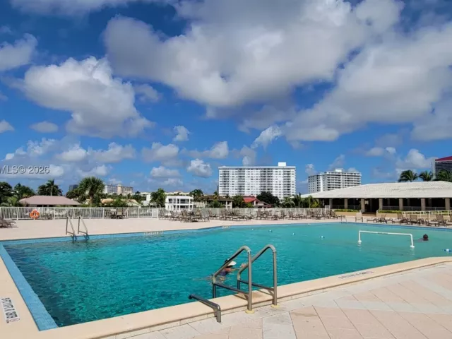 1-bedroom condo for sale in Hallandale Beach - 1965 S Ocean Dr ME - MondialRealty
