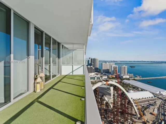2-bedroom condo for rent in Miami - 1100 Biscayne Blvd 4502 - MondialRealty