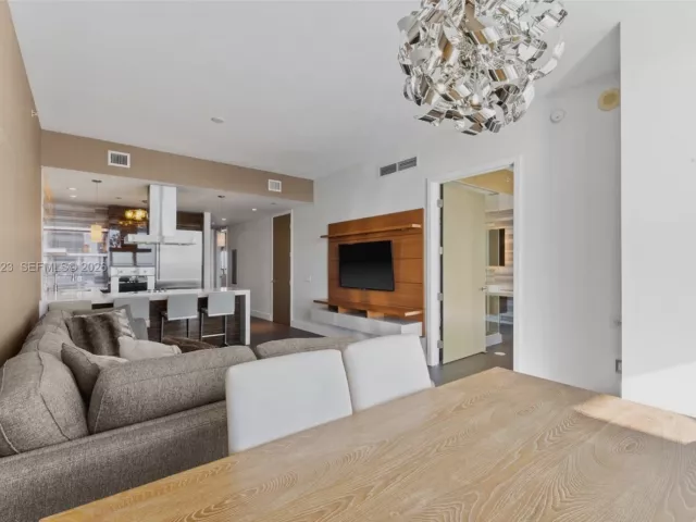 2-bedroom condo for rent in Miami - 1100 Biscayne Blvd 4502 - MondialRealty