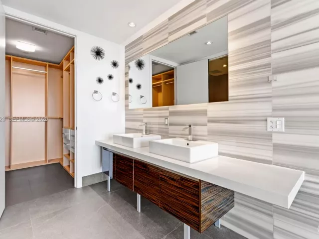 2-bedroom condo for rent in Miami - 1100 Biscayne Blvd 4502 - MondialRealty