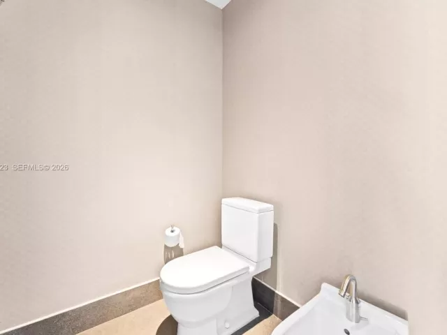 2-bedroom condo for rent in Miami - 1100 Biscayne Blvd 4502 - MondialRealty