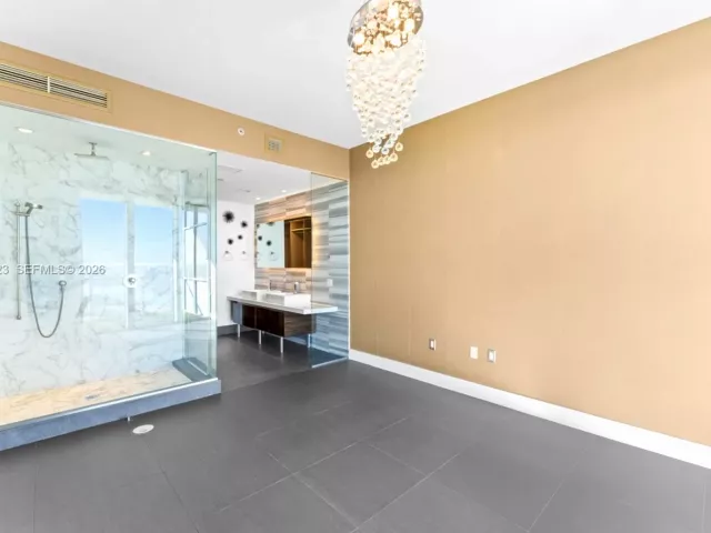 2-bedroom condo for rent in Miami - 1100 Biscayne Blvd 4502 - MondialRealty