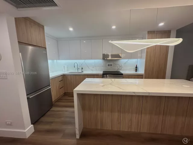 condo for rent in Miami Beach - 2301 Collins Ave 1421 - MondialRealty