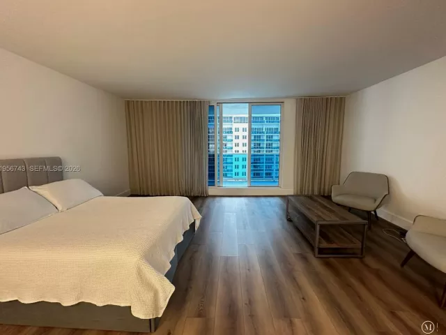 condo for rent in Miami Beach - 2301 Collins Ave 1421 - MondialRealty