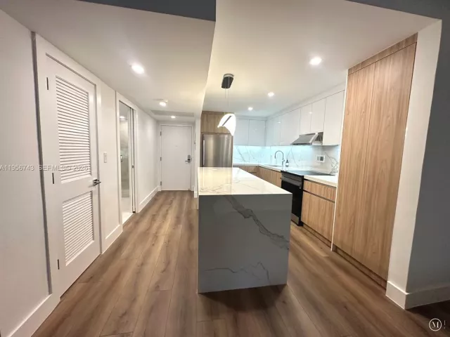 condo for rent in Miami Beach - 2301 Collins Ave 1421 - MondialRealty