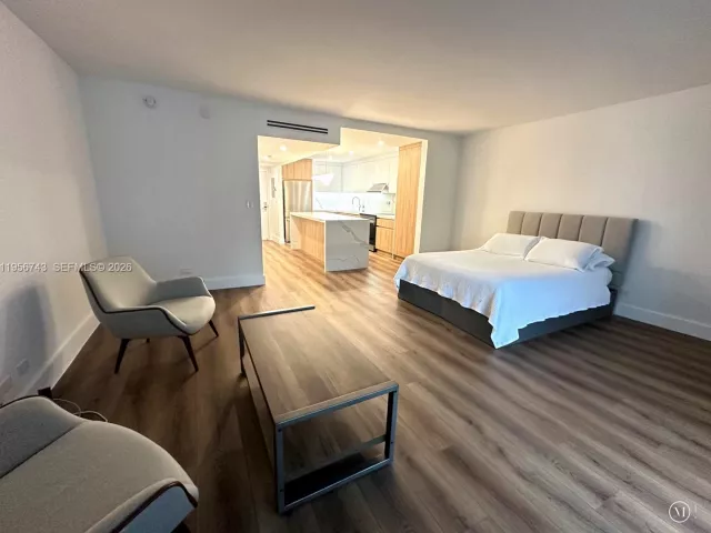 condo for rent in Miami Beach - 2301 Collins Ave 1421 - MondialRealty