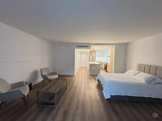 condo for rent in Miami Beach - 2301 Collins Ave 1421 - MondialRealty