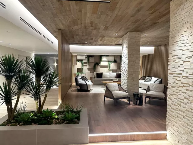 condo for rent in Miami Beach - 2301 Collins Ave 1421 - MondialRealty