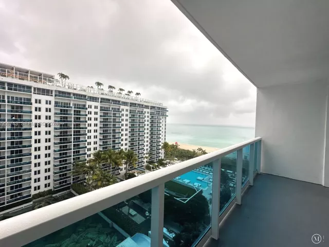 condo for rent in Miami Beach - 2301 Collins Ave 1421 - MondialRealty