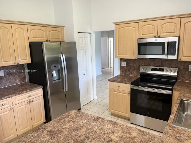 4-bedroom home for rent in Miami - 12997 SW 219th Ter 12997 - MondialRealty