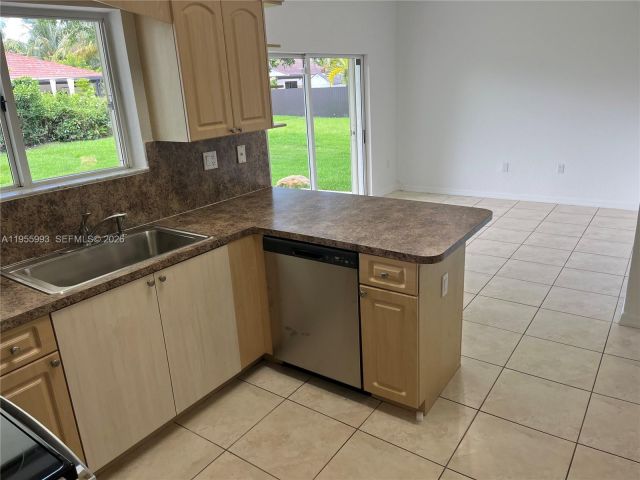 4-bedroom home for rent in Miami - 12997 SW 219th Ter 12997 - MondialRealty