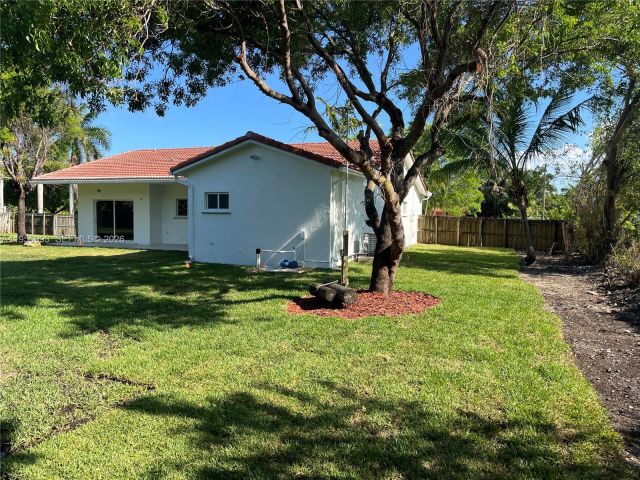4-bedroom home for rent in Miami - 12997 SW 219th Ter 12997 - MondialRealty