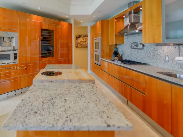 4-bedroom condo for rent in Sunny Isles Beach - 16051 Collins Ave 1104 - MondialRealty