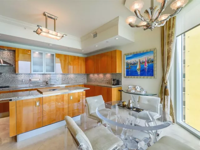 4-bedroom condo for rent in Sunny Isles Beach - 16051 Collins Ave 1104 - MondialRealty