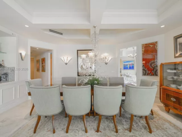 4-bedroom condo for rent in Sunny Isles Beach - 16051 Collins Ave 1104 - MondialRealty