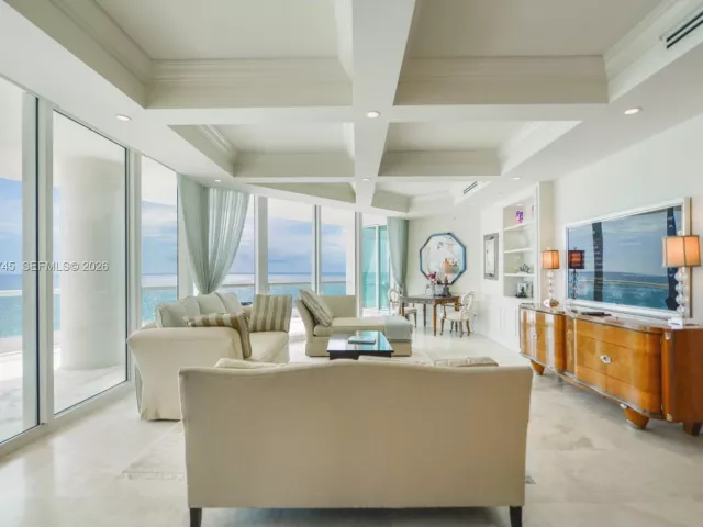 4-bedroom condo for rent in Sunny Isles Beach - 16051 Collins Ave 1104 - MondialRealty