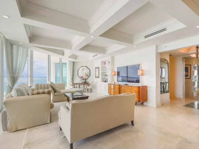4-bedroom condo for rent in Sunny Isles Beach - 16051 Collins Ave 1104 - MondialRealty