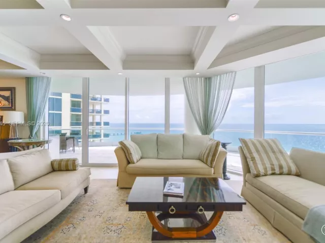 4-bedroom condo for rent in Sunny Isles Beach - 16051 Collins Ave 1104 - MondialRealty