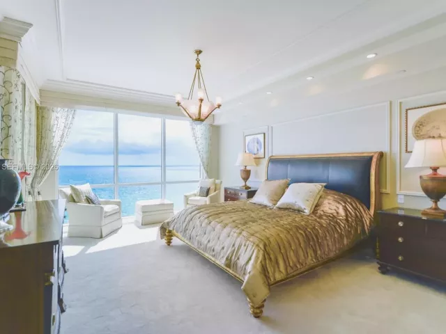 4-bedroom condo for rent in Sunny Isles Beach - 16051 Collins Ave 1104 - MondialRealty