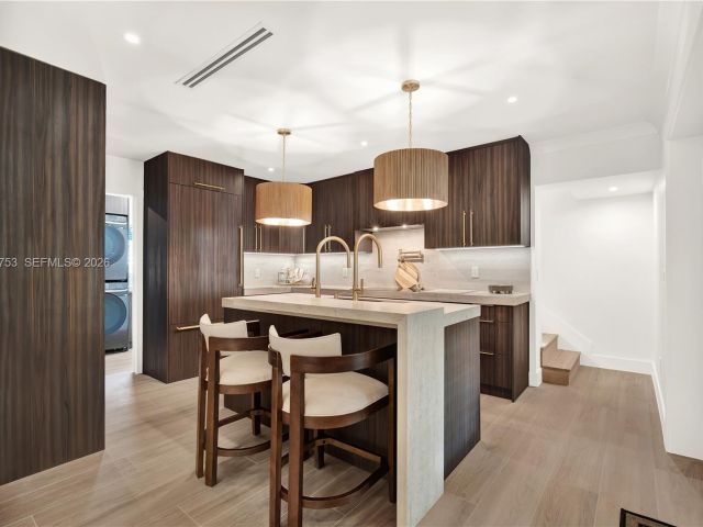 Home for sale at 600 San Antonio Ave - photo 7470690