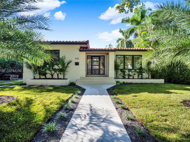 Home for sale at 600 San Antonio Ave - photo 7470702