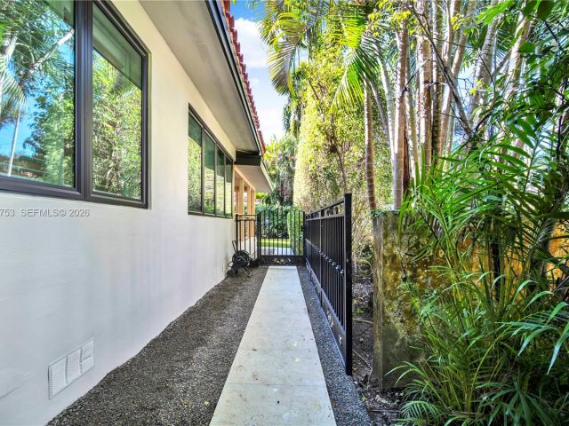 Home for sale at 600 San Antonio Ave - photo 7470707