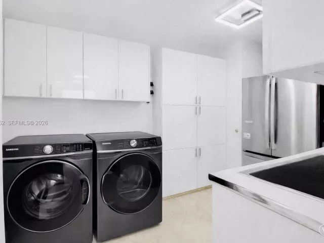 3-bedroom condo for sale in Hollywood - 3501 N Ocean Dr 4C - MondialRealty