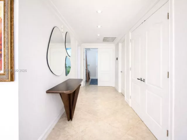 3-bedroom condo for sale in Hollywood - 3501 N Ocean Dr 4C - MondialRealty