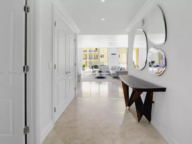 3-bedroom condo for sale in Hollywood - 3501 N Ocean Dr 4C - MondialRealty