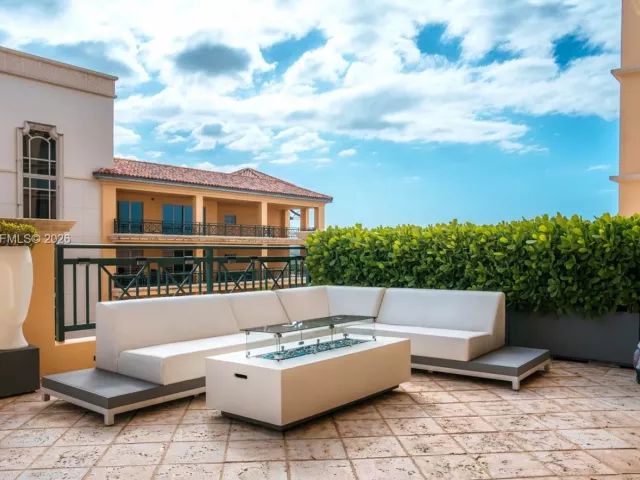 3-bedroom condo for sale in Hollywood - 3501 N Ocean Dr 4C - MondialRealty