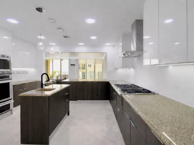 3-bedroom condo for sale in Hollywood - 3501 N Ocean Dr 4C - MondialRealty