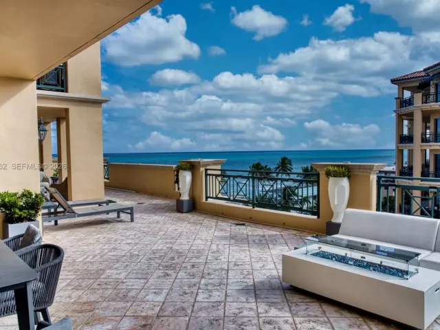 3-bedroom condo for sale in Hollywood - 3501 N Ocean Dr 4C - MondialRealty