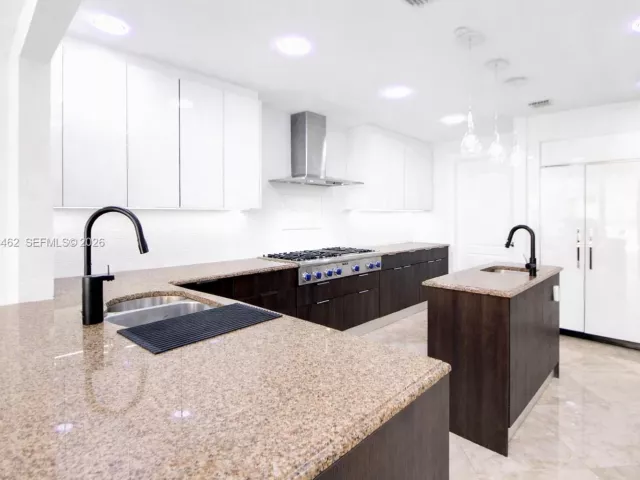 3-bedroom condo for sale in Hollywood - 3501 N Ocean Dr 4C - MondialRealty