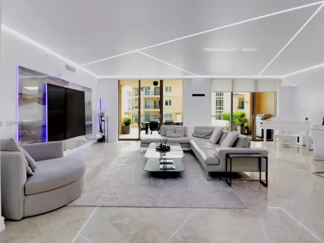 3-bedroom condo for sale in Hollywood - 3501 N Ocean Dr 4C - MondialRealty