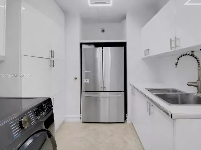 3-bedroom condo for sale in Hollywood - 3501 N Ocean Dr 4C - MondialRealty